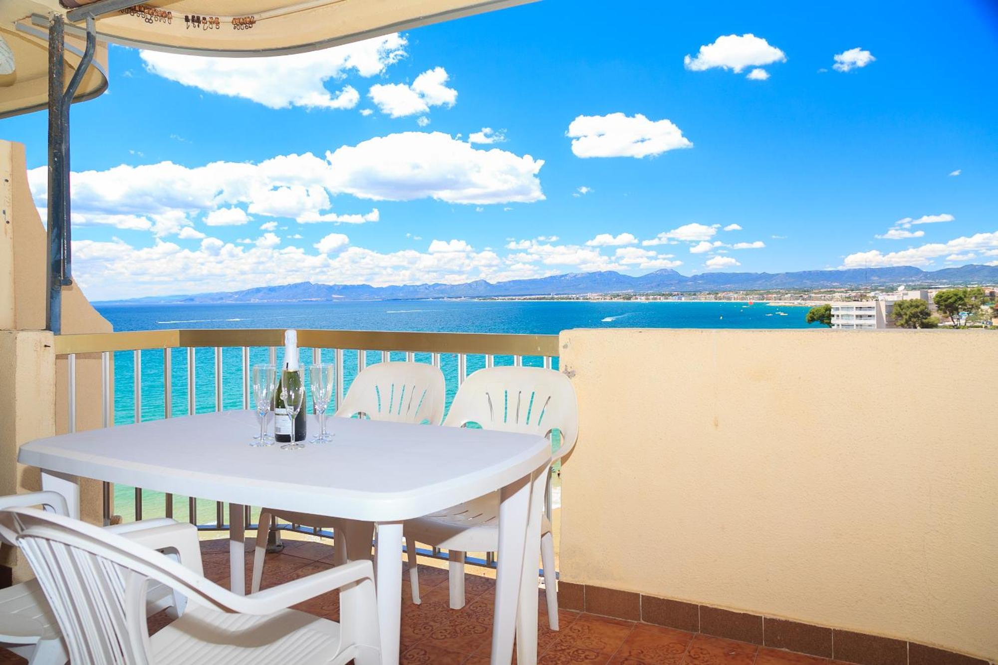 Uhc Sorolla Apartments Salou Room photo